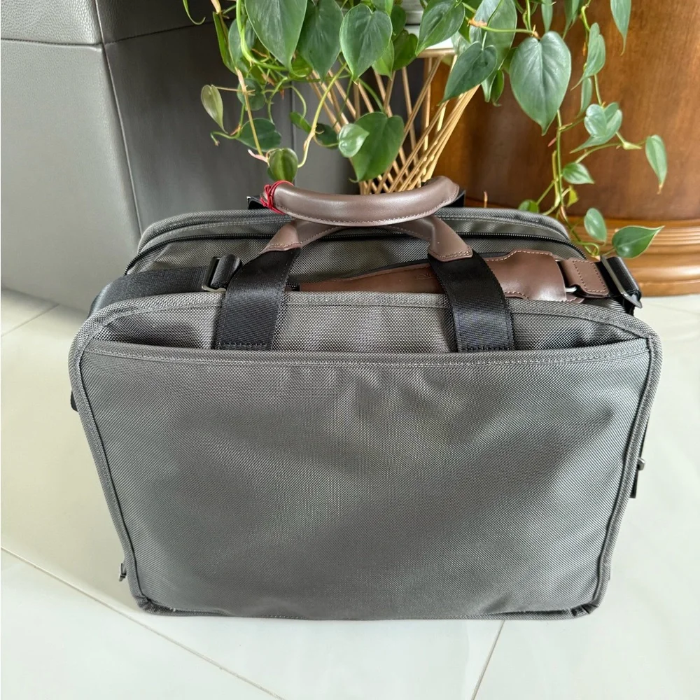 Tumi Briefcase Bag Expandable luggage Gray and Brown NWT